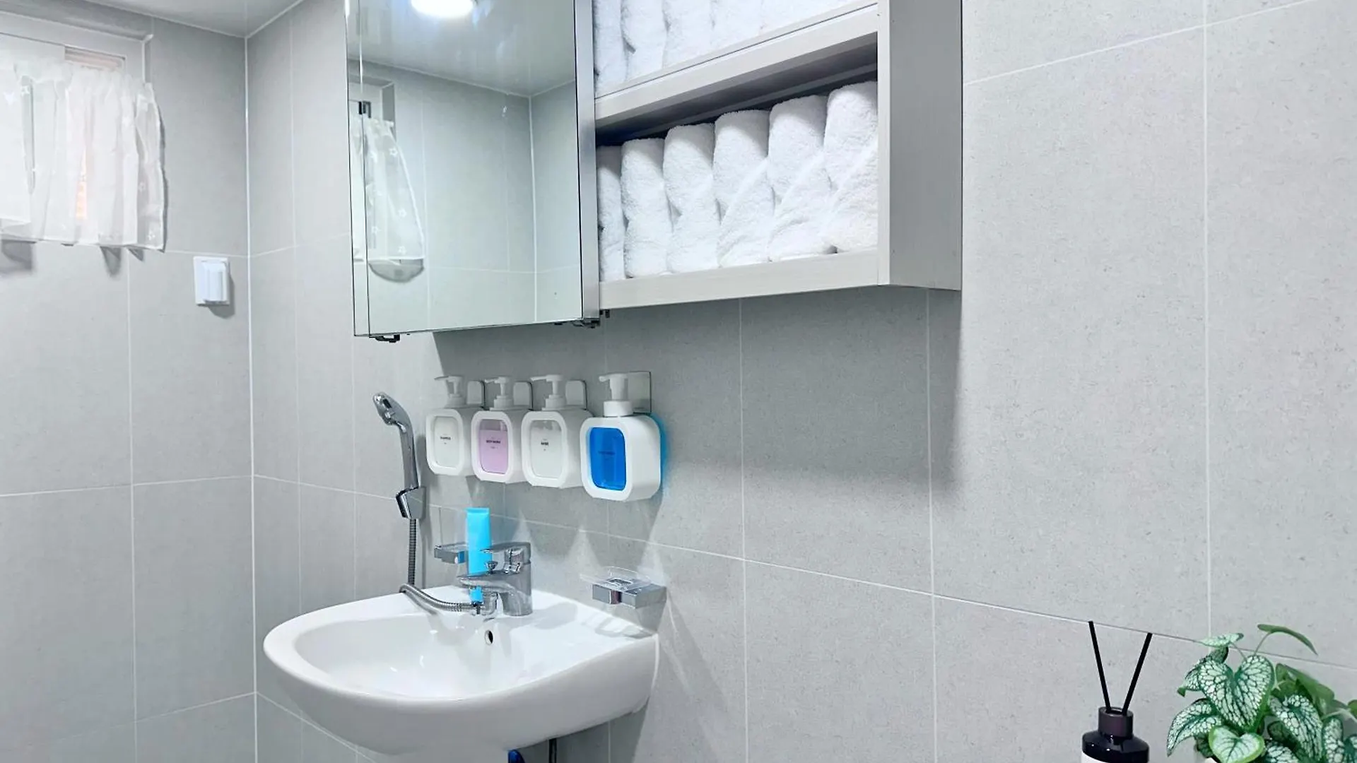 Sun&Smile - 20Min To Gangnam, 30Mins To Hongdae, 2 Bedroom, Max 7Pax Seul